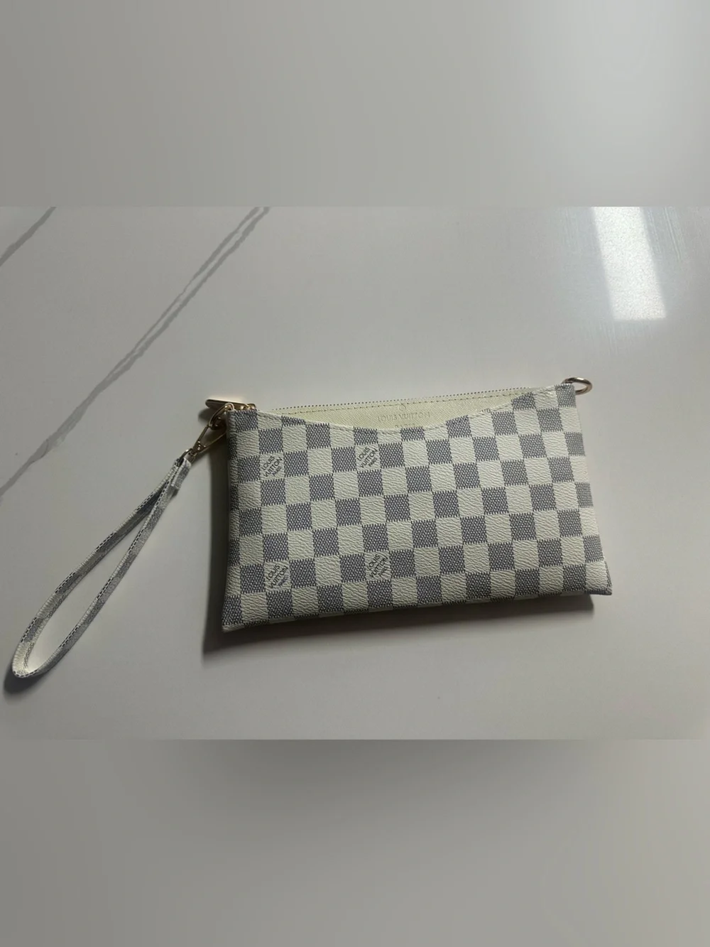 Source Unknown Gray and White Checkered Wristlet